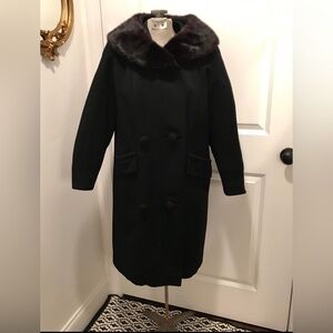 Great De Ligny label vintage fur collar coat. In beautiful condition.